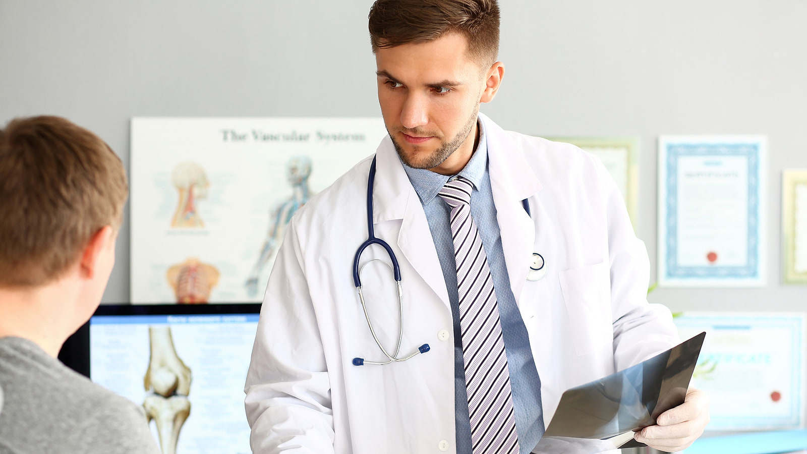 Consultation médicale après un traumatisme de membre survenu au travail